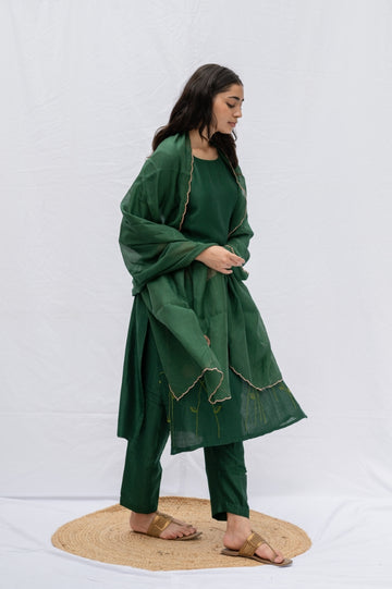 Minimal Indian festival clothing| Etar shop online| Travel clothing|